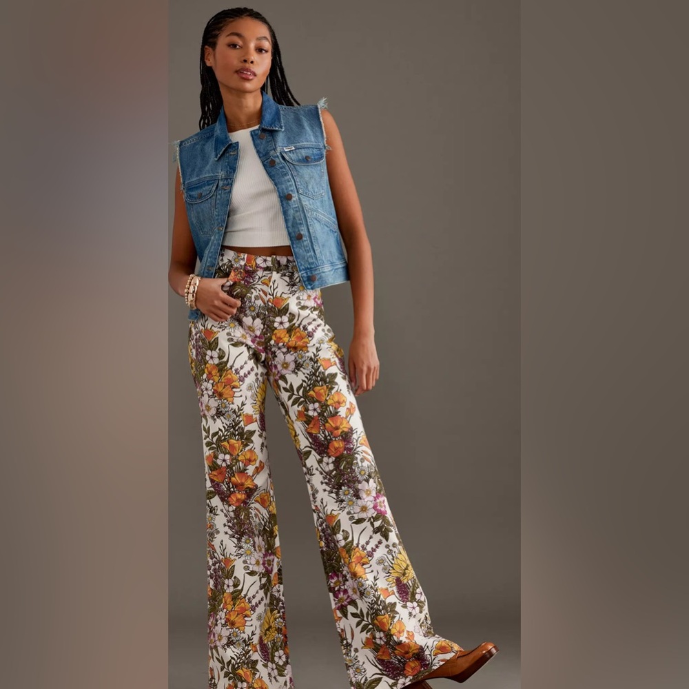 Anthropologie Wrangler Wanderer Floral Flare Jeans. NWT